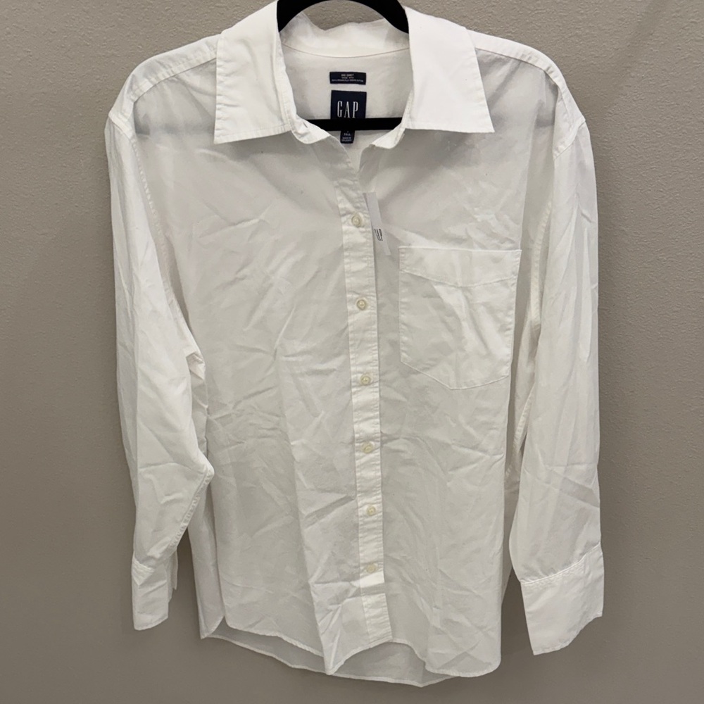 GAP Classic White Button-Up Shirt